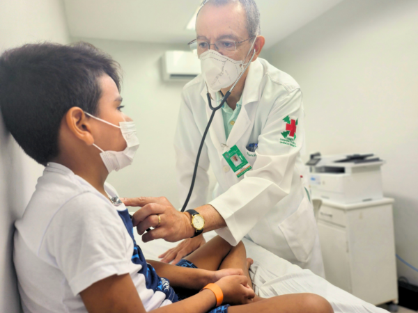 Hospital Infantil Albert Sabin orienta sobre atendimento de síndromes gripais e amplia serviços