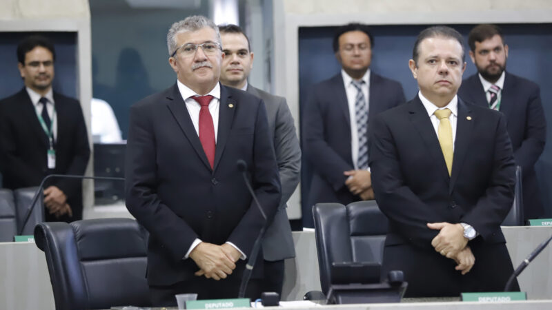 Alece presta minuto de silêncio pela morte de pré-candidato à Câmara de Icó