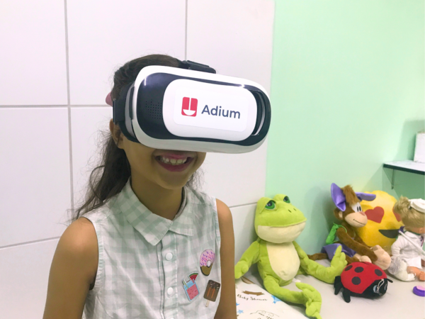 Humanização: CIDH usa óculos de realidade virtual na aplicação de medicação de puberdade precoce