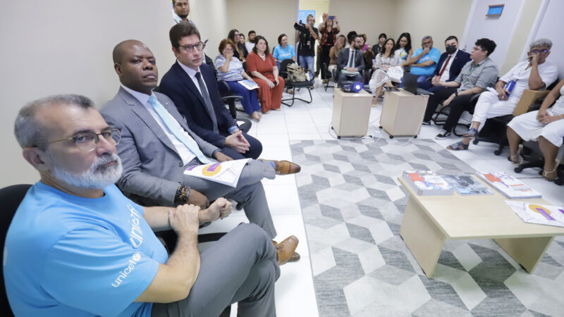 Alece apresenta produto de Acordo de Cooperação ao ministro dos Direitos Humanos