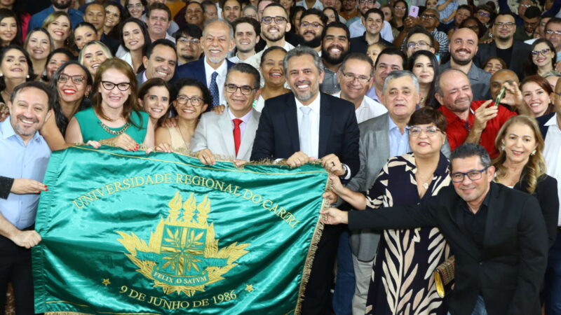 Governo do Estado empossa 118 professores após realização do maior concurso da história da Urca