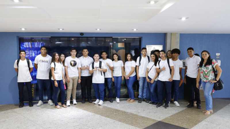Alunos de Escola de Maranguape e Fortaleza visitam a Alece nesta terça-feira