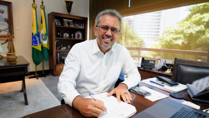 Governador Elmano de Freitas antecipa ponto facultativo referente ao Dia do Servidor Público para 21 de outubro