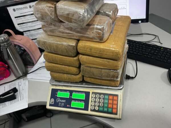 PMCE apreende mais de 11kg de skunk durante abordagem a veículo em Caucaia