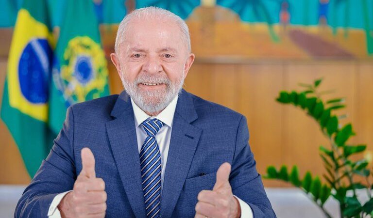 Lula: ‘A economia vai dar certo porque o povo está participando do crescimento’