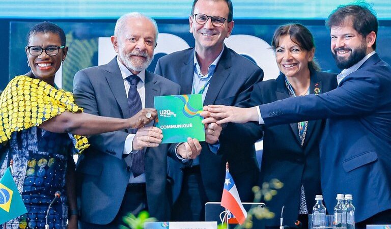 “É preciso ouvir a voz das cidades”, diz Lula ao receber documento de prefeitos do U20