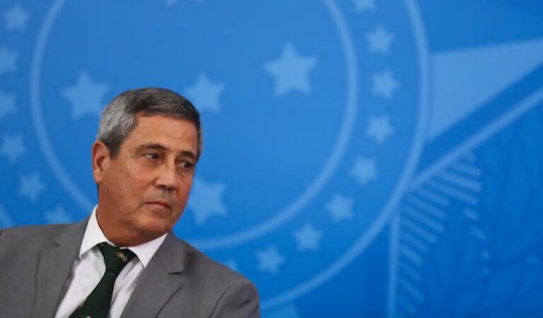 Polícia Federal prende o general Walter Braga Netto