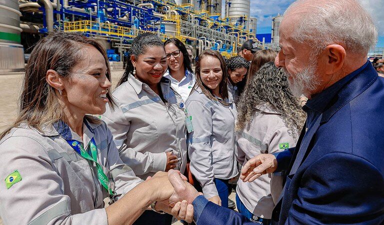 Lula: ‘Vou entregar o país com economia crescendo, povo consumindo e mercado reclamando’