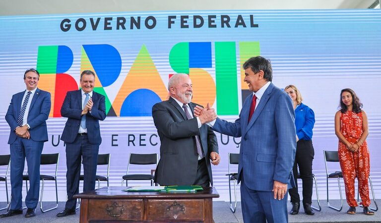 Bolsa Família amplia alcance em 2024 sem gastar mais que no ano anterior