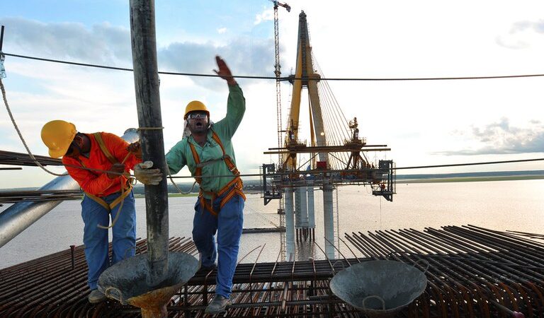 Ipea projeta crescimento de 3,5% do PIB e de 3,3% para a indústria em 2024