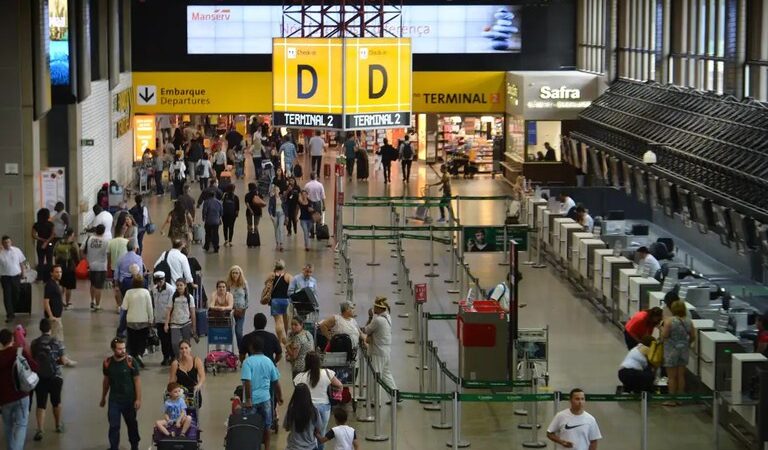 Turistas estrangeiros deixam US$ 7,3 bi no Brasil, superando a Copa de 2014