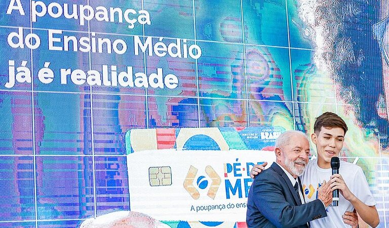 Lula planeja depositar pessoalmente na Caixa a próxima parcela do Pé-de-Meia