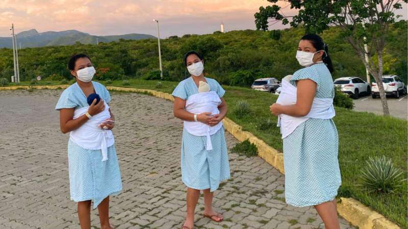 Passeio na área externa do HRSC funciona como recurso terapêutico para mães com bebês em longa internação
