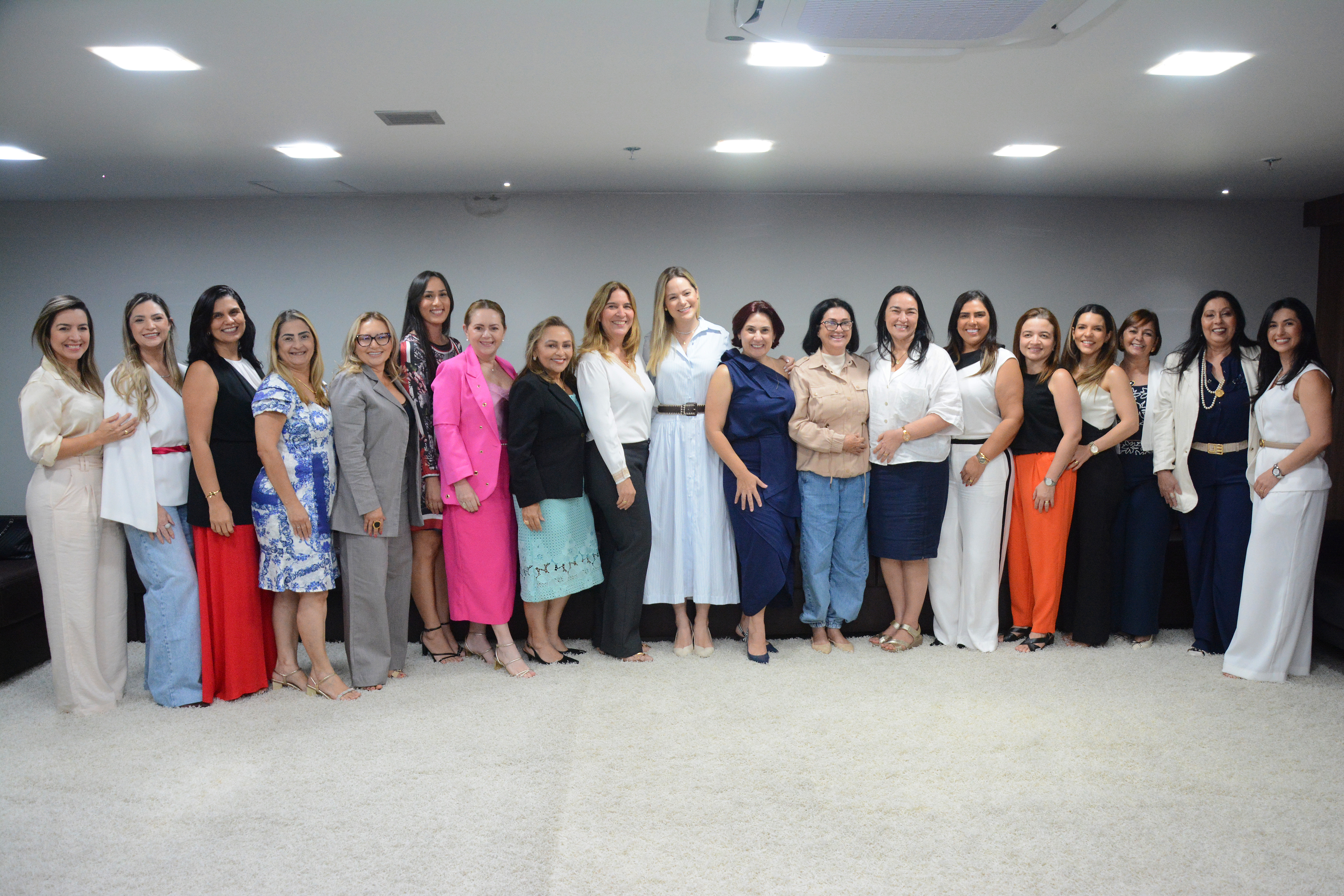 Deputadas e esposas de parlamentares discutem ações do MMLC em atividade do Mês da Mulher