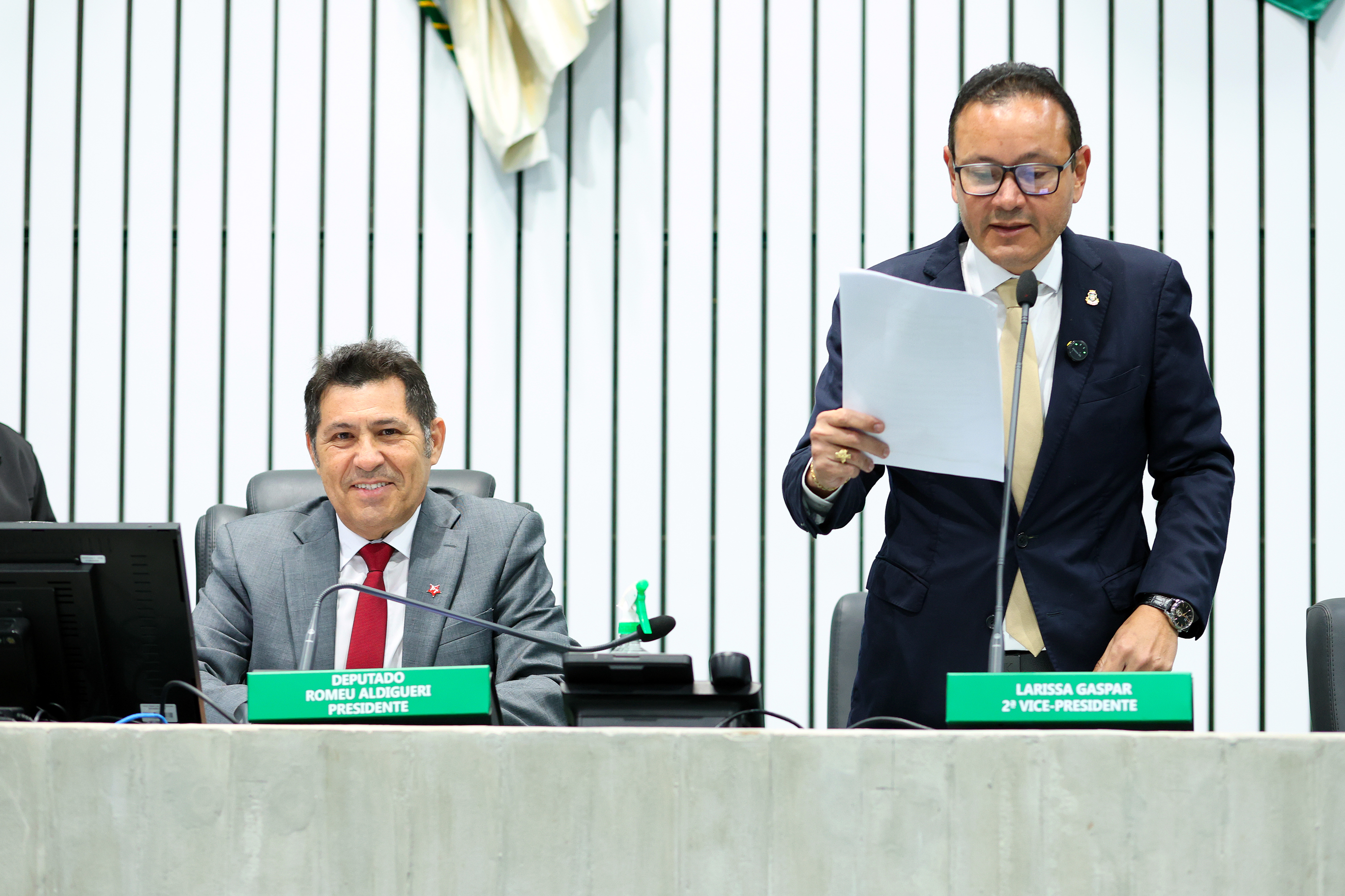 Dezoito projetos iniciam tramitação na sessão na Alece nesta terça-feira