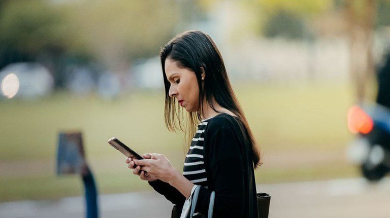 Nove em cada dez brasileiros contam com acesso à telefonia móvel