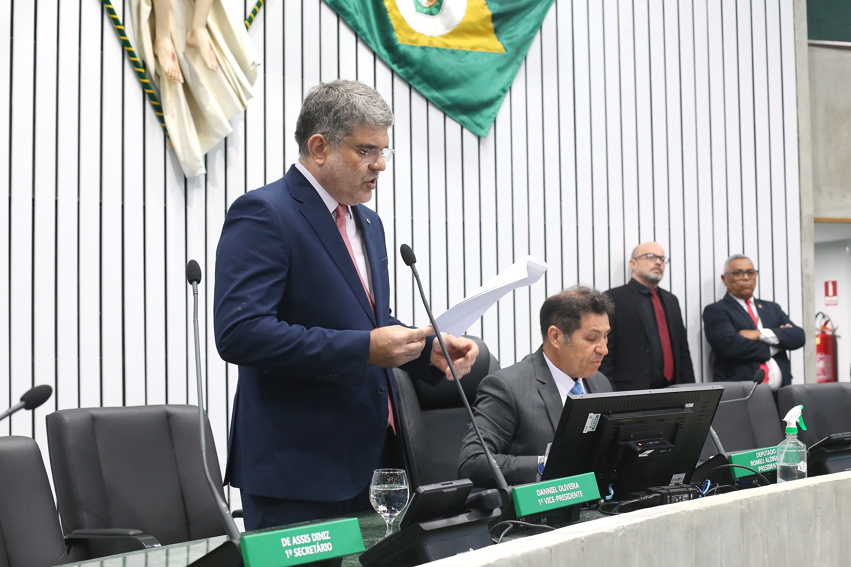Dez projetos de deputados começam a tramitar na Alece nesta quinta-feira