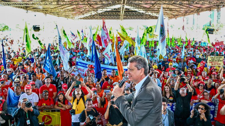 “Estamos ao lado dos trabalhadores”, diz Márcio Macedo em plenária das centrais sindicais