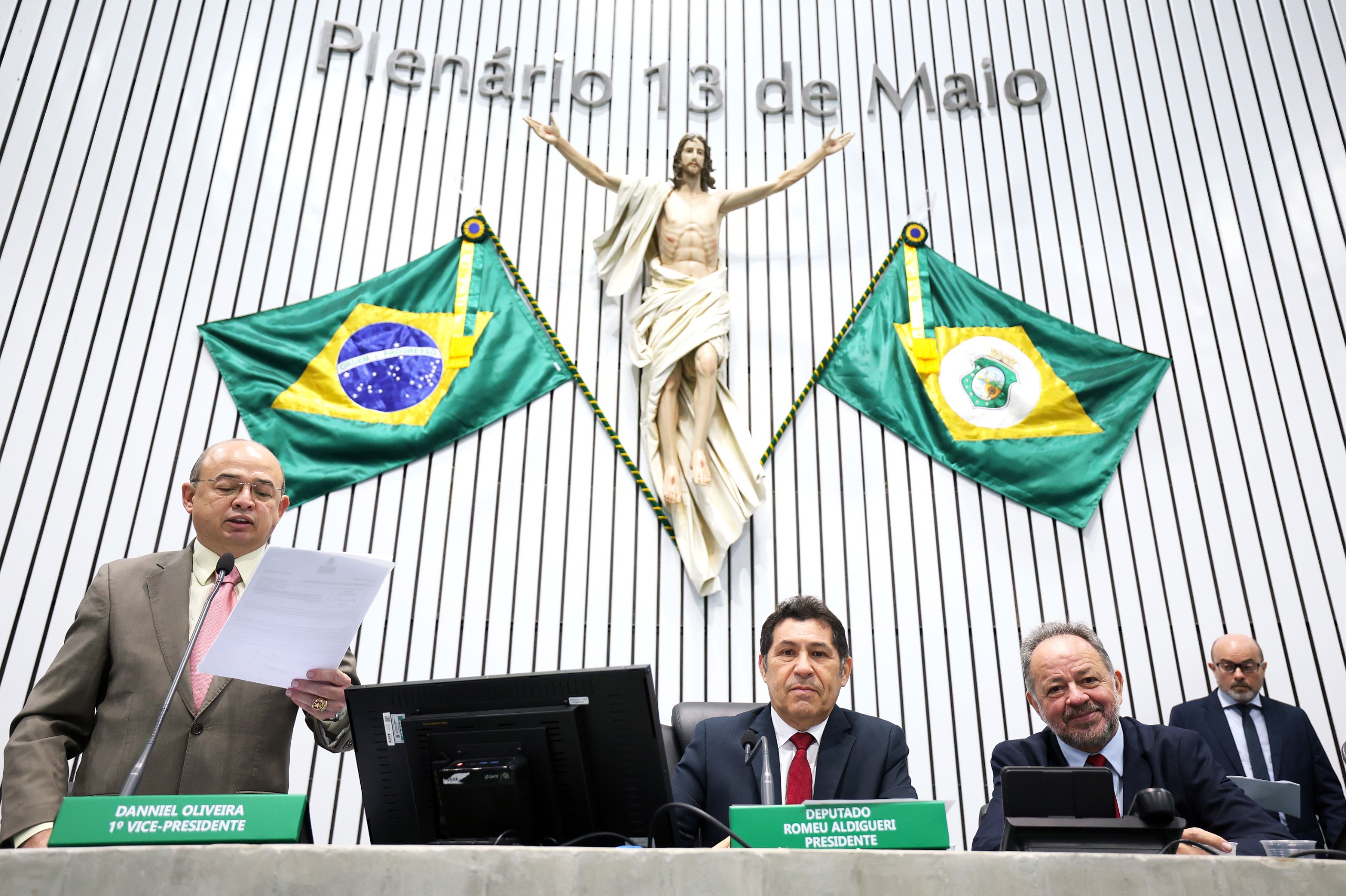Gestão dos aeroportos estaduais e outros 21 projetos começam a tramitar na Alece