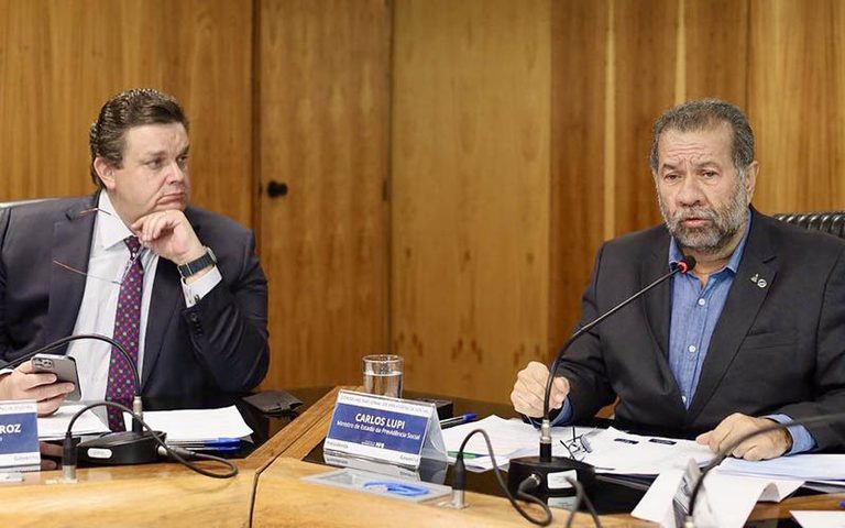 Lupi pede demissão do Ministério da Previdência e Lula nomeia Wolney Queiroz
