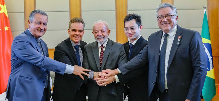 Na China, Governo fecha acordos para produzir vacinas, medicamentos e hospital inteligente no Brasil