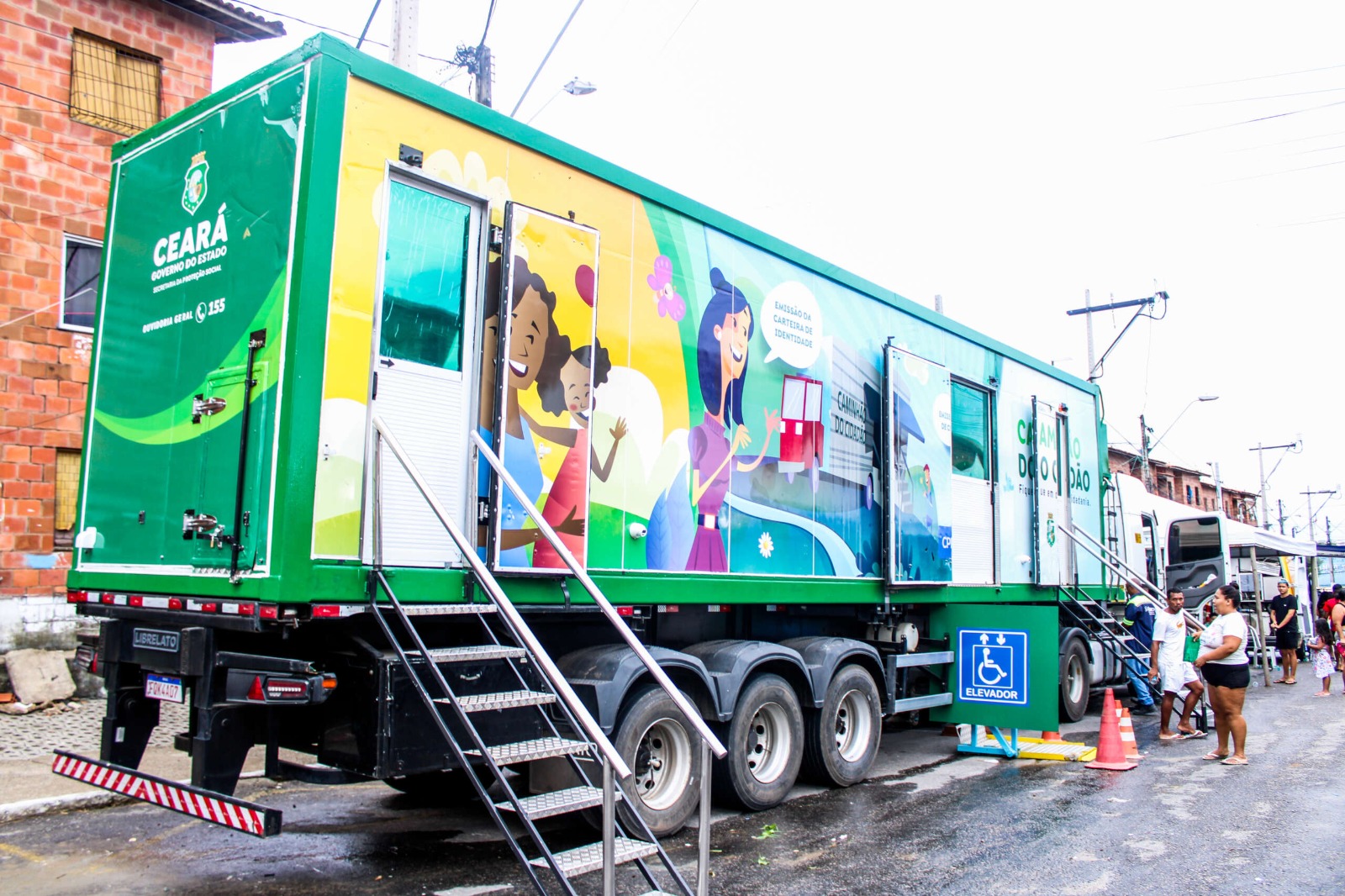 Caminhão do Cidadão percorre 12 comunidades da Capital e do Interior na próxima semana