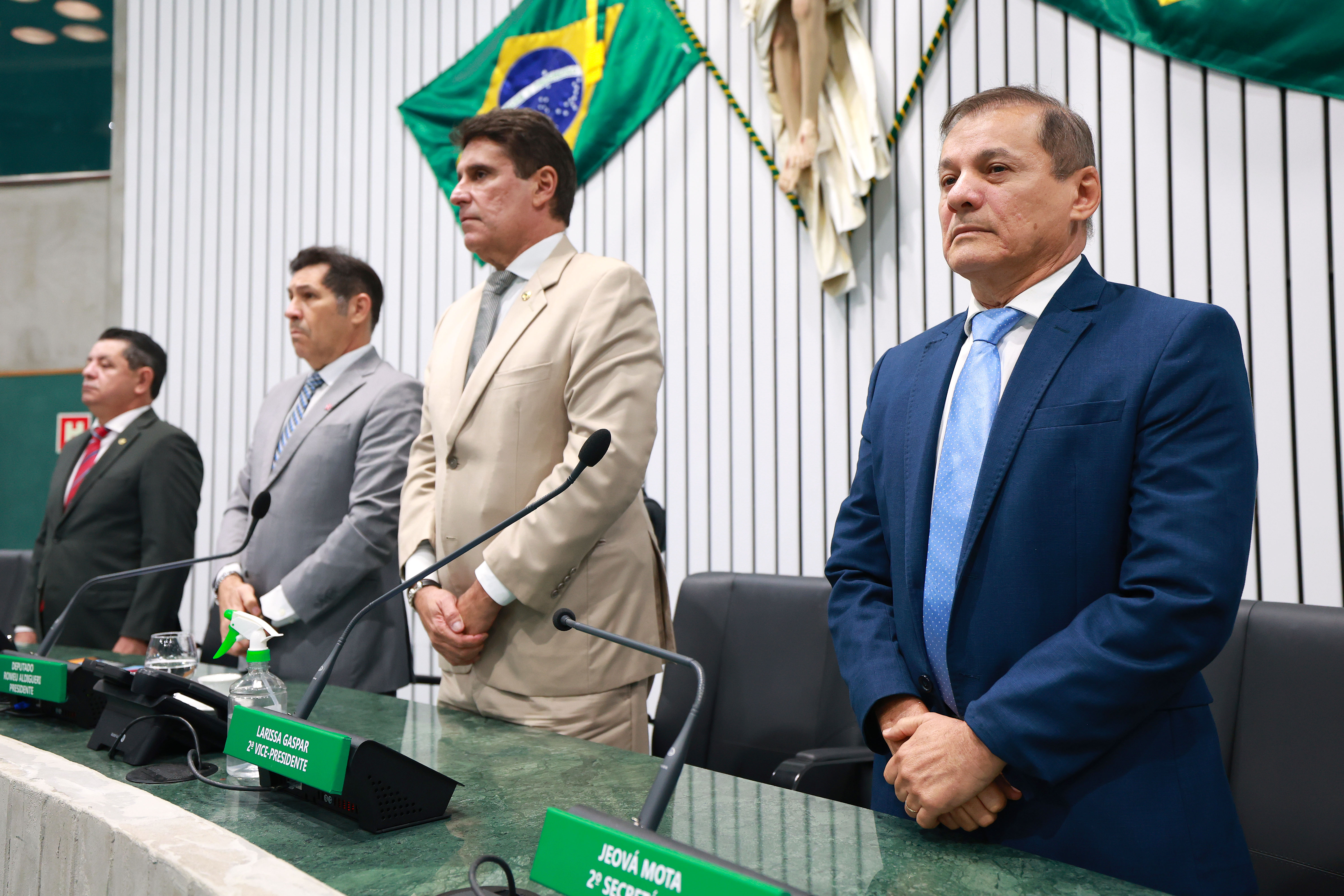 Alece presta minuto de silêncio em homenagem ao radialista Heraldo Menezes