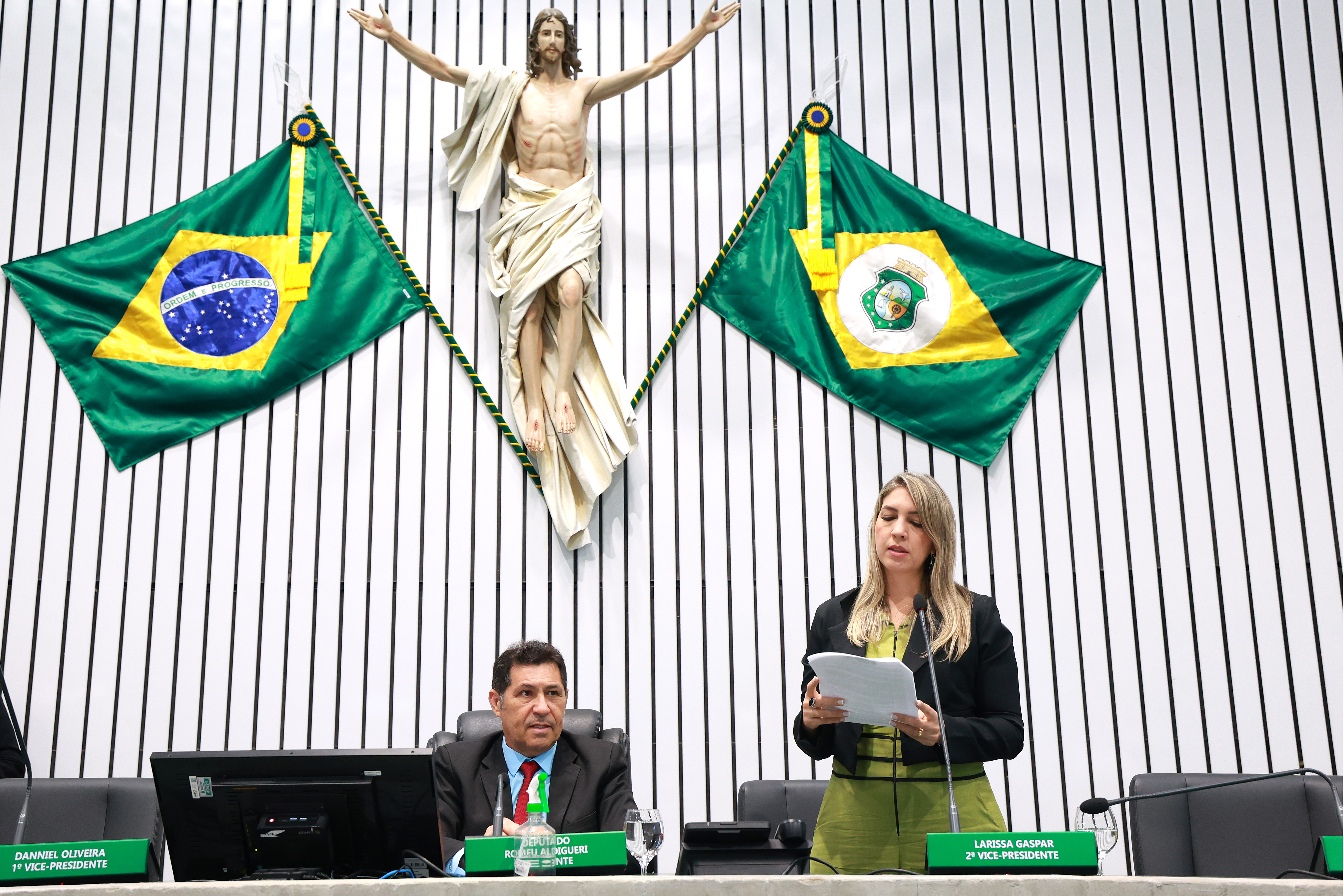 Alece homenageia os 51 anos de realização da Paixão de Cristo em Pacatuba