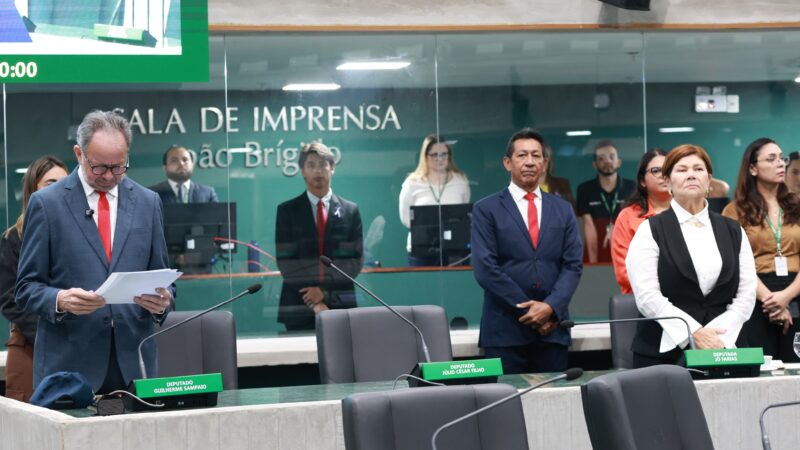 Alece presta minuto de silêncio em homenagem a ex-vereador de Missão Velha