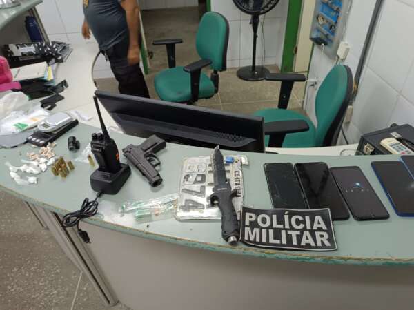 Polícia Militar captura seis homens, apreende drogas e recupera motocicleta em Amontada