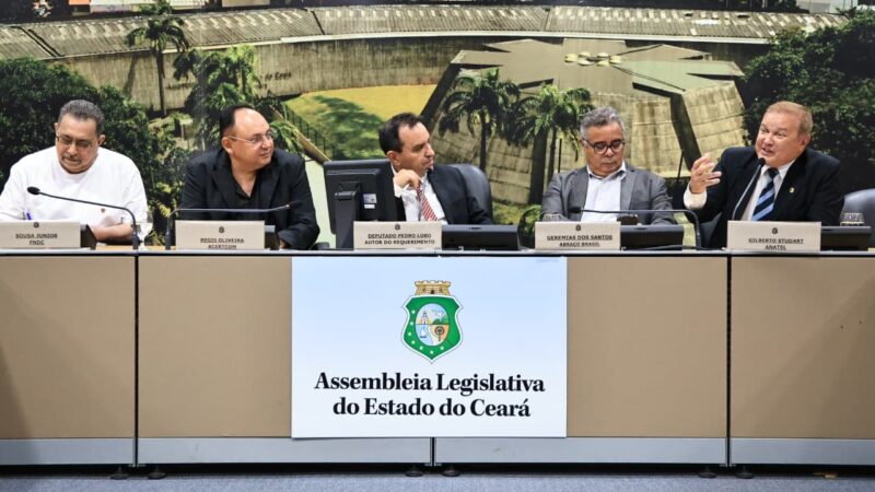 Demandas e desafios das rádios comunitárias são debatidos na Alece