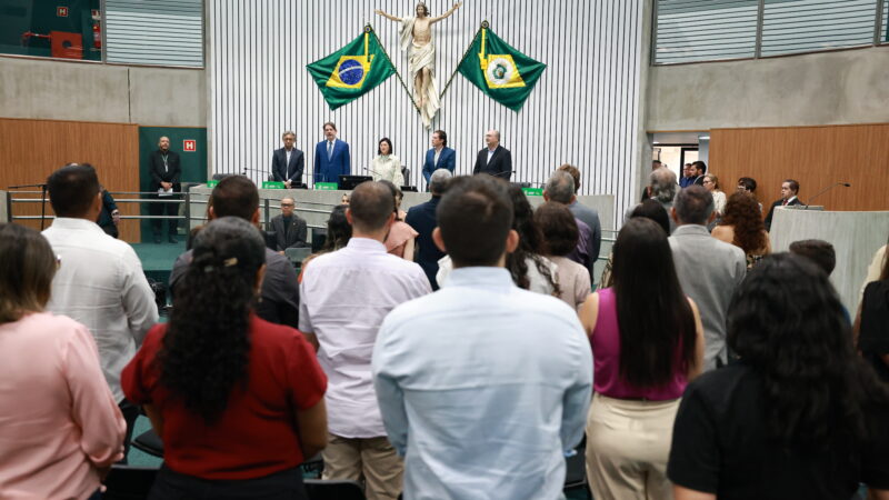 Sessão solene na Alece homenageia pais atípicos do Ceará