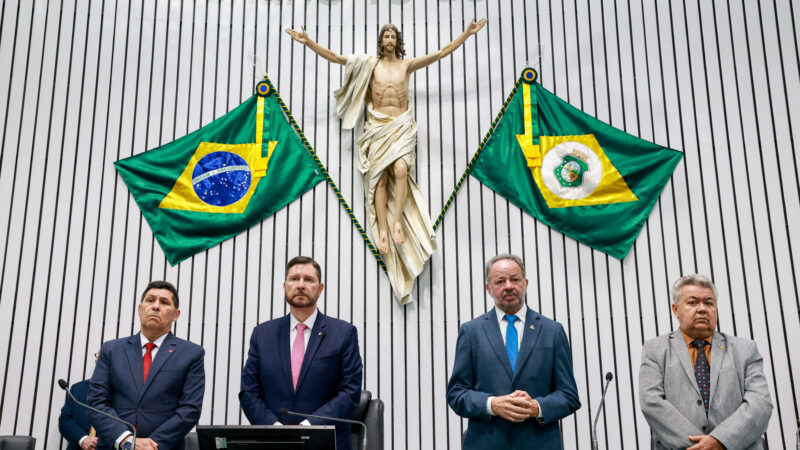 Alece presta minuto de silêncio em homenagem à jornalista Júlia Ionele e ao radialista Chico Rocha