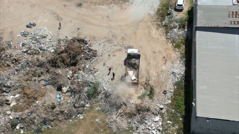 Drone da Agefis flagra descarte irregular de lixo no bairro Barroso