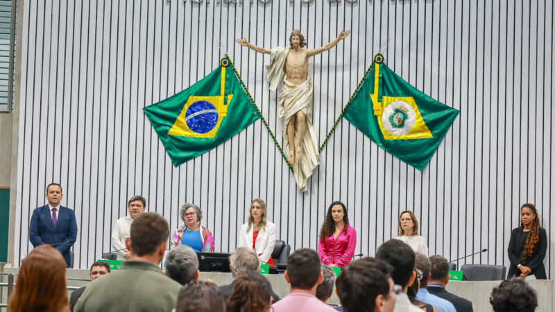 Trajetória dos cursos de graduação e pós-graduação em Engenharia Química da UFC é homenageada na Alece