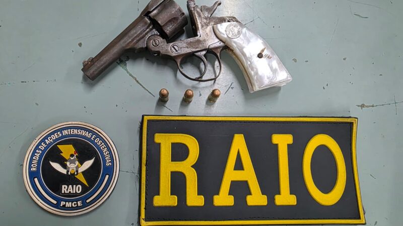 Em ações distintas, Polícia Militar captura dois suspeitos de crimes e apreende armas e munições em Caridade e Canindé