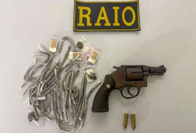 Polícia Militar captura três adolescentes com arma e drogas no Conjunto Esperança