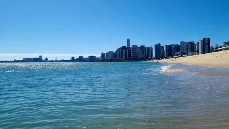 Orla de Fortaleza tem 21 pontos próprios para banho neste fim de semana