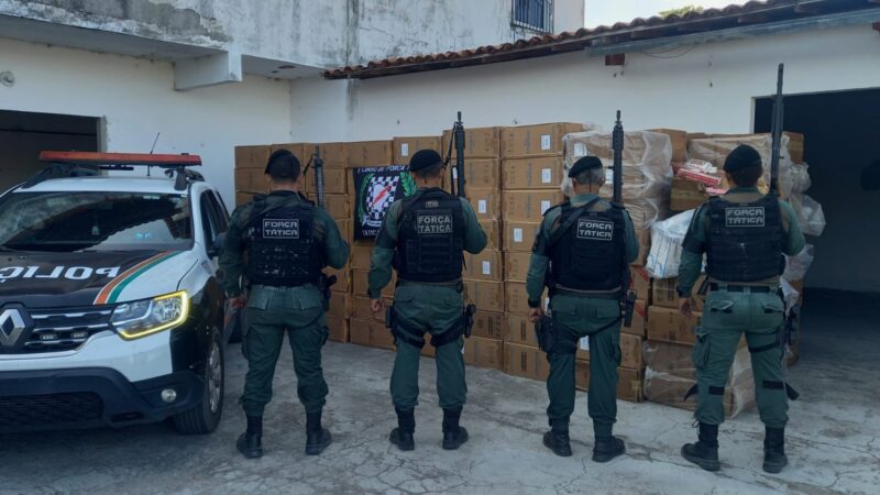 Polícia Militar apreende mais de 240 caixas de cigarros em galpão de Pacajus