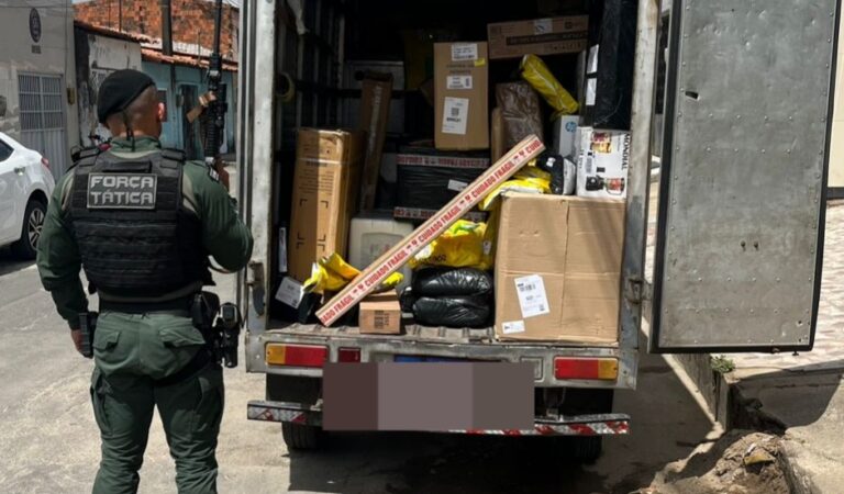 PMCE recupera veículo com carga roubada no bairro Bom Jardim
