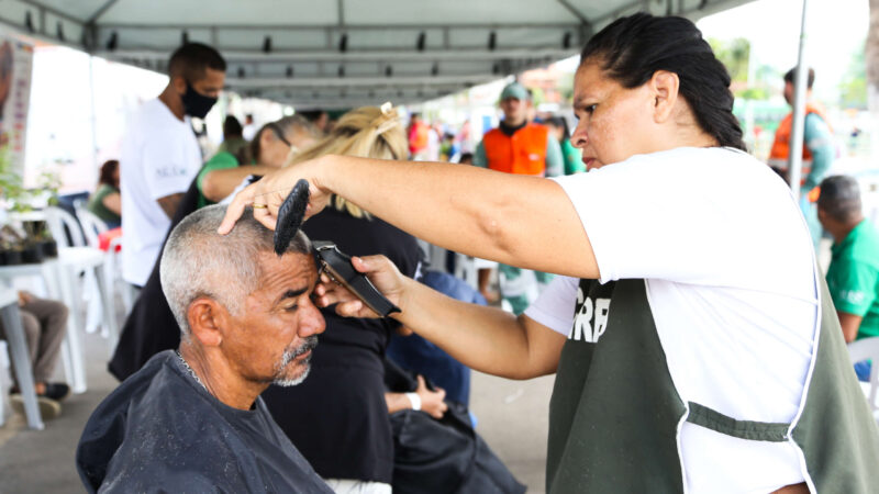 Bairro Dom Lustosa recebe serviços do Projeto Acolher