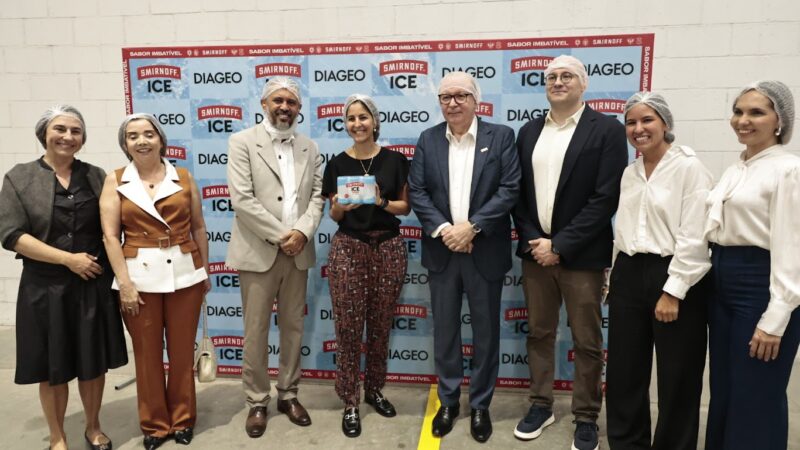 Governador Elmano de Freitas visita nova linha de produção no complexo industrial da Diageo, em Itaitinga