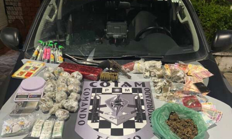 Polícia Militar apreende arma, munições e mais de 3 kg de drogas no bairro Floresta