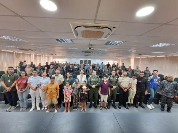 PMCE realiza formatura de 304 policiais em capacitação para abordagem de pessoas com autismo