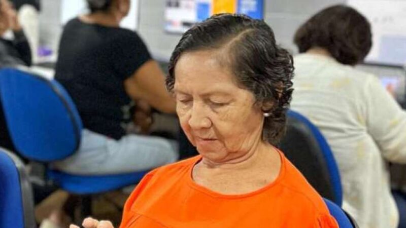 Curso auxilia pessoas idosas a identificar golpes e a usar a internet de forma segura