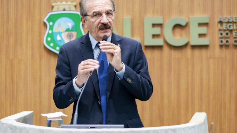 Alece celebra documentos católicos em prol da família