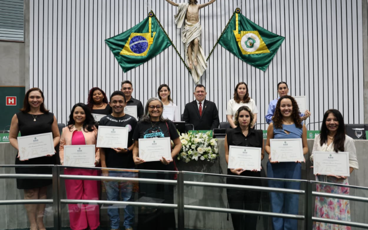 Alece comemora Dia Nacional da Adoção e reforça importância da proteção da infância em sessão solene