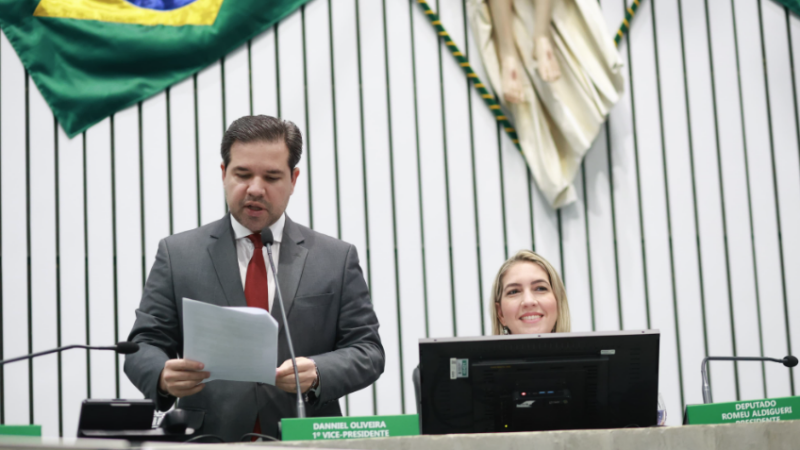 Alece inicia tramitação de 16 matérias de parlamentares e projeto da Defensoria Pública