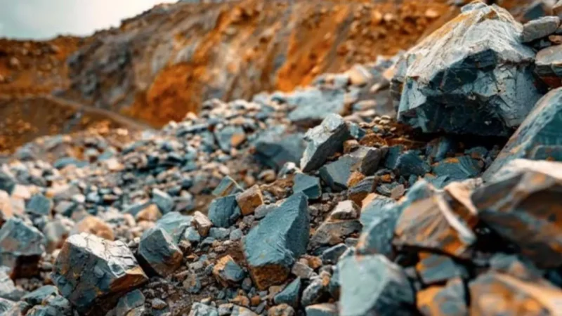 Empresa mineira vai investir R$ 5 bilhões na exploração de lítio no Sertão Central do Ceará
