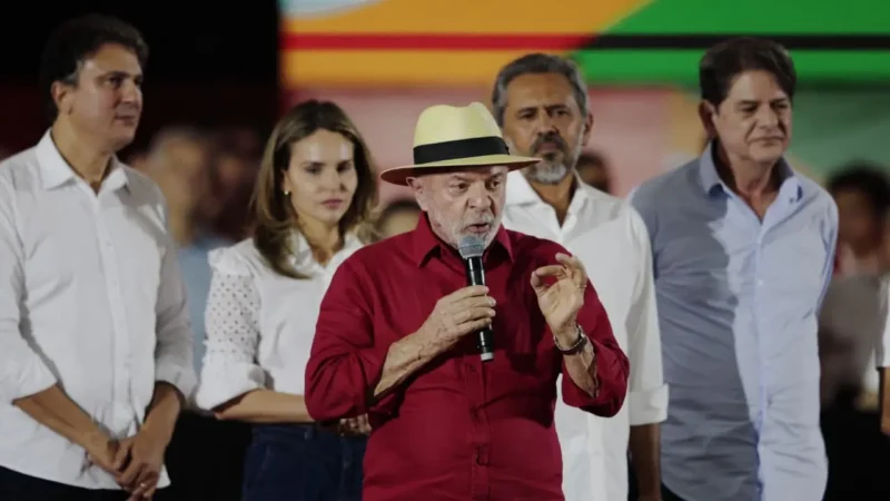 Em ato do PT, Lula cobra apoio à disputa pelo Senado e diz que ‘nenhum fascista mete a mão’ no Ceará